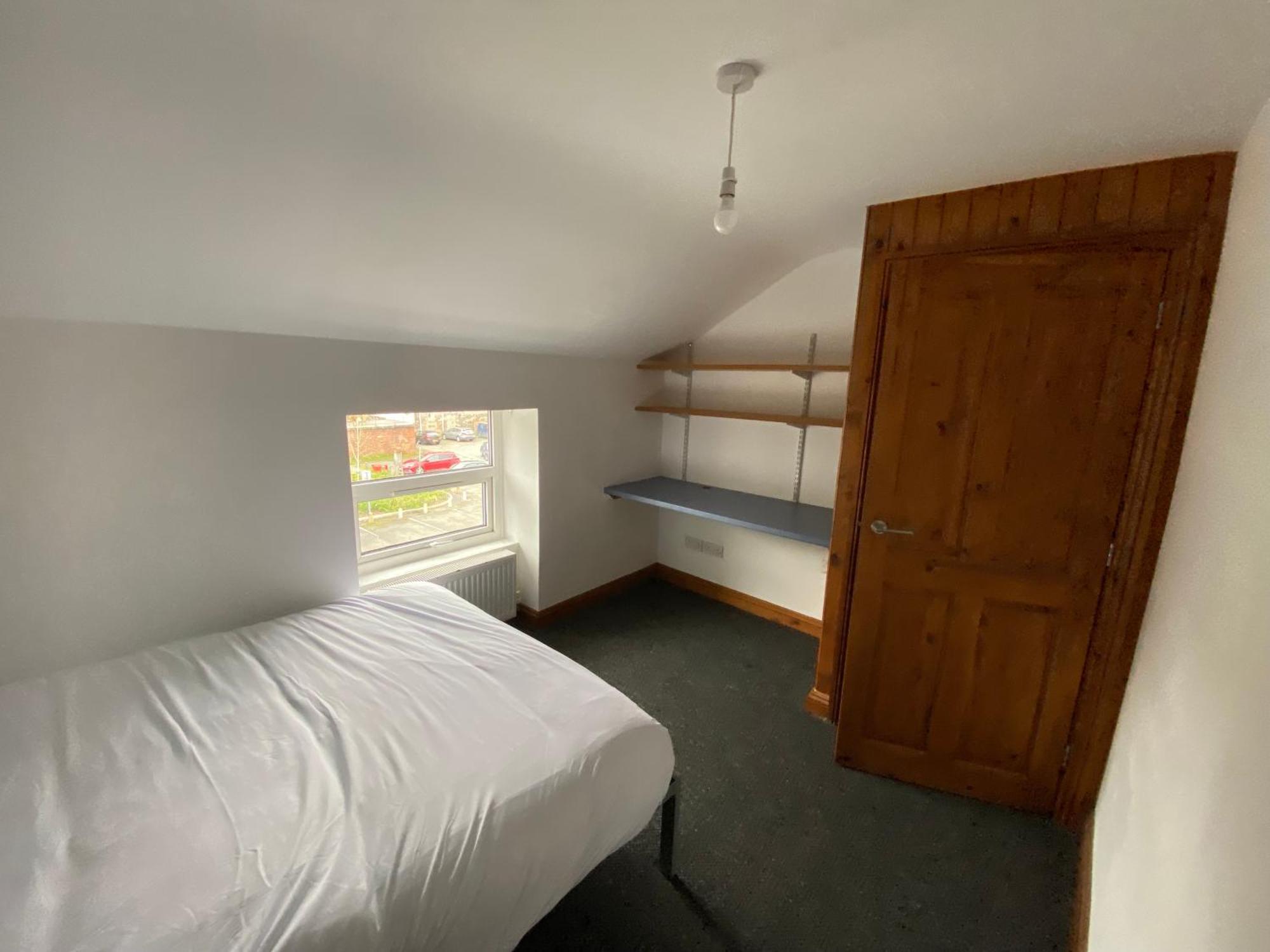 Room In A Shared House 뱅거 외부 사진